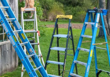 Cần mua thang nhôm rút chữ A chiều cao 5m? 3 lựa chọn đáng cân nhắc hiện nay