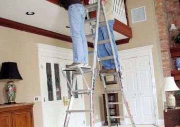 Lắp đèn cầu thang nên dùng loại thang nhôm nào mới an toàn?